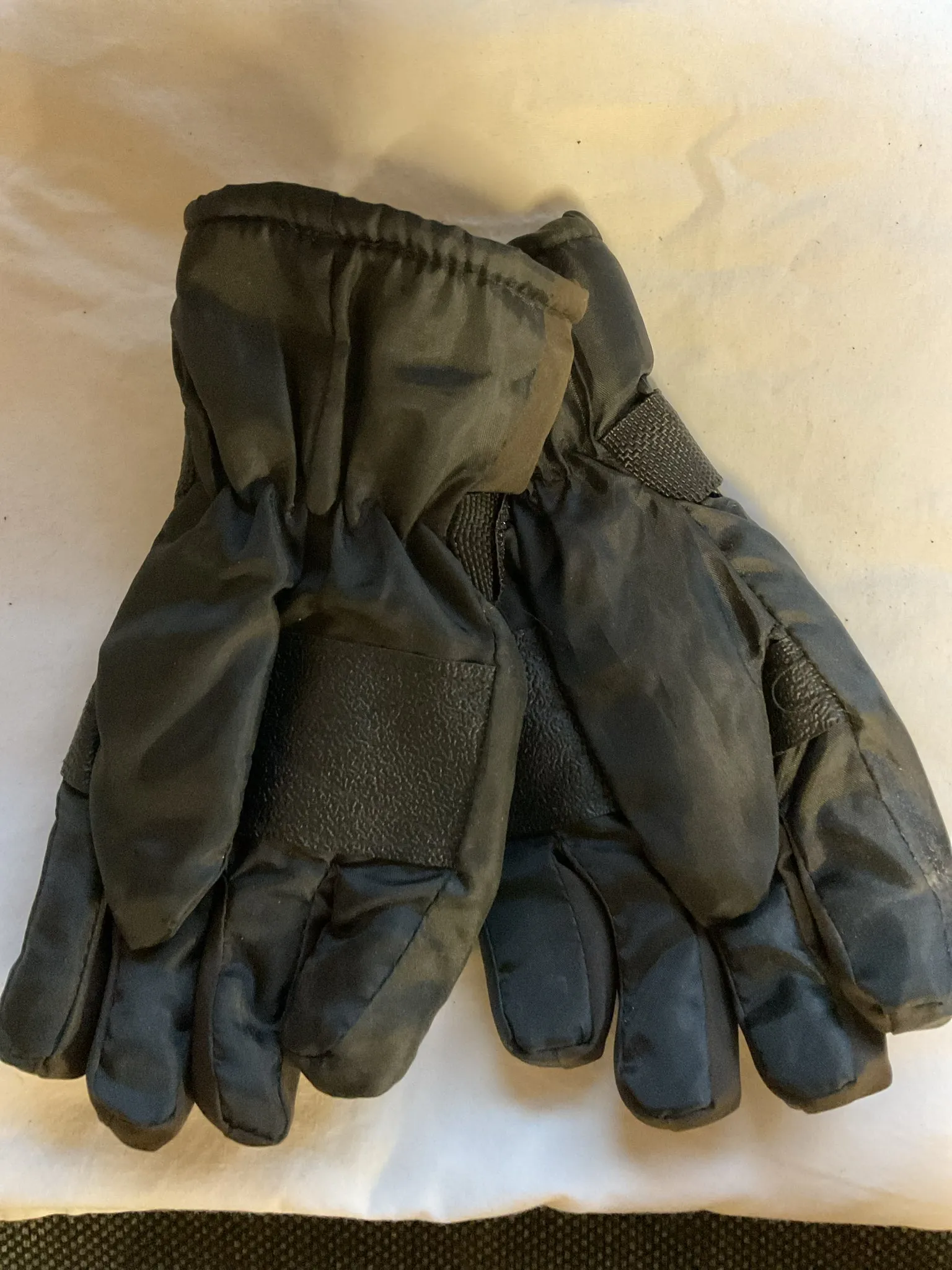 Winter Wear Gloves Kid's Small 6